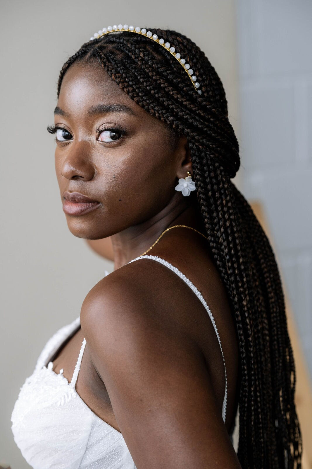 Braut Haarschmuck filigran Haarreif – Zarter Perlen Haarreif aus Metall mit weißen Glasperlen | In Gold oder Silber erhältlich