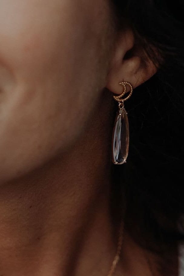 Boho Mond Ohrstecker – Handgefertigte Edelstahl Ohrringe mit Glastropfen Anhänger | Eleganter Schmuck im Boho Stil