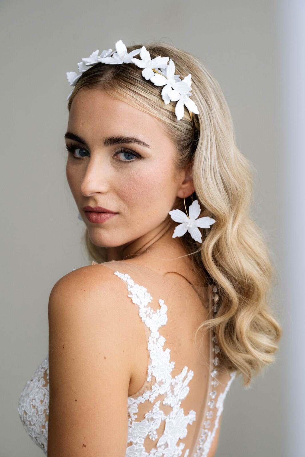 Blüten- Haarreif - Statement-  als Brautschmuck, zur Hochzeit, Haarschmuck, Glasperlen, Florale Brautaccessoires