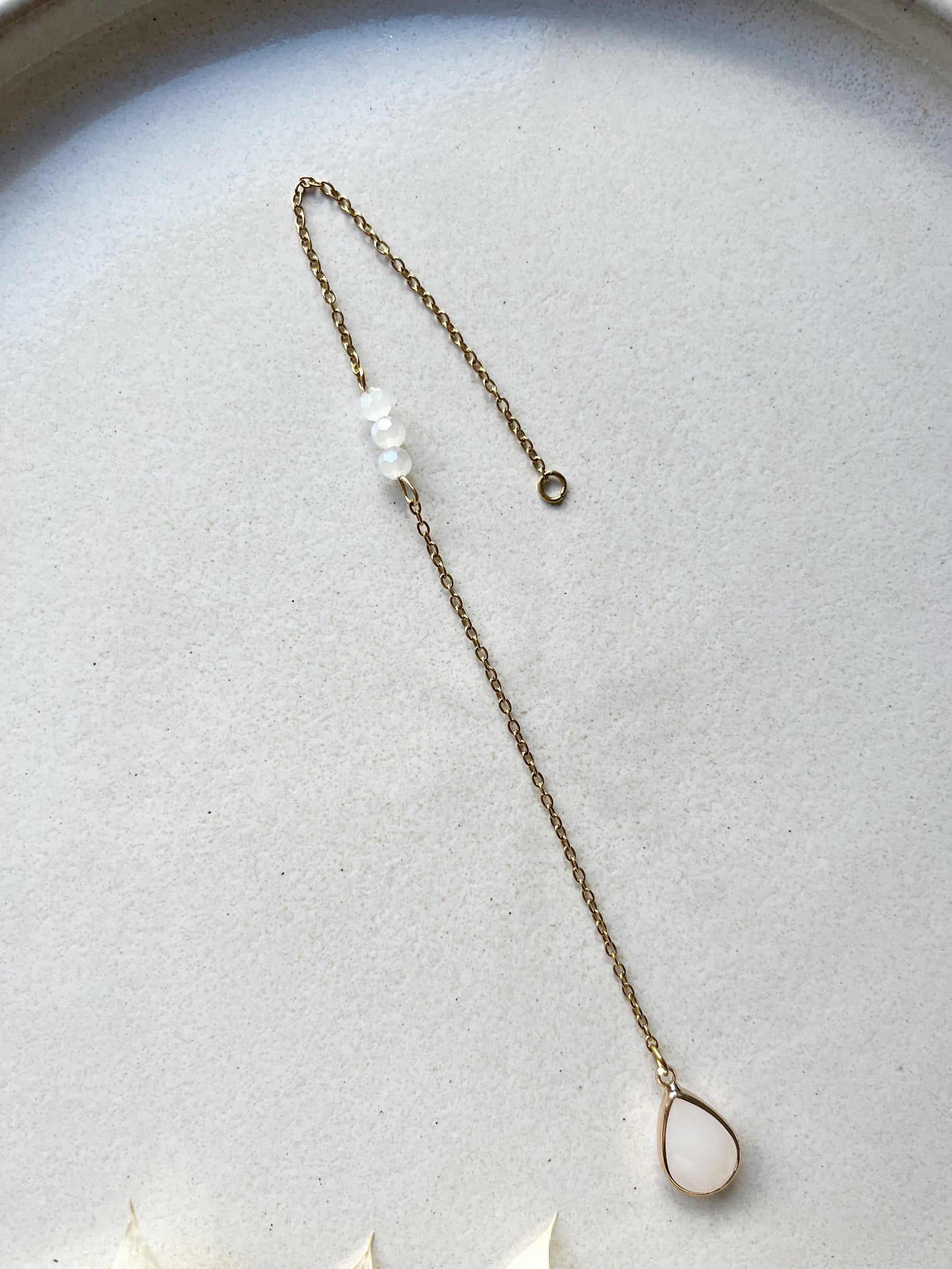 Rückenkette für die Braut – Vergoldet mit Tropfenanhänger & Perlen | Handgefertigter Brautschmuck