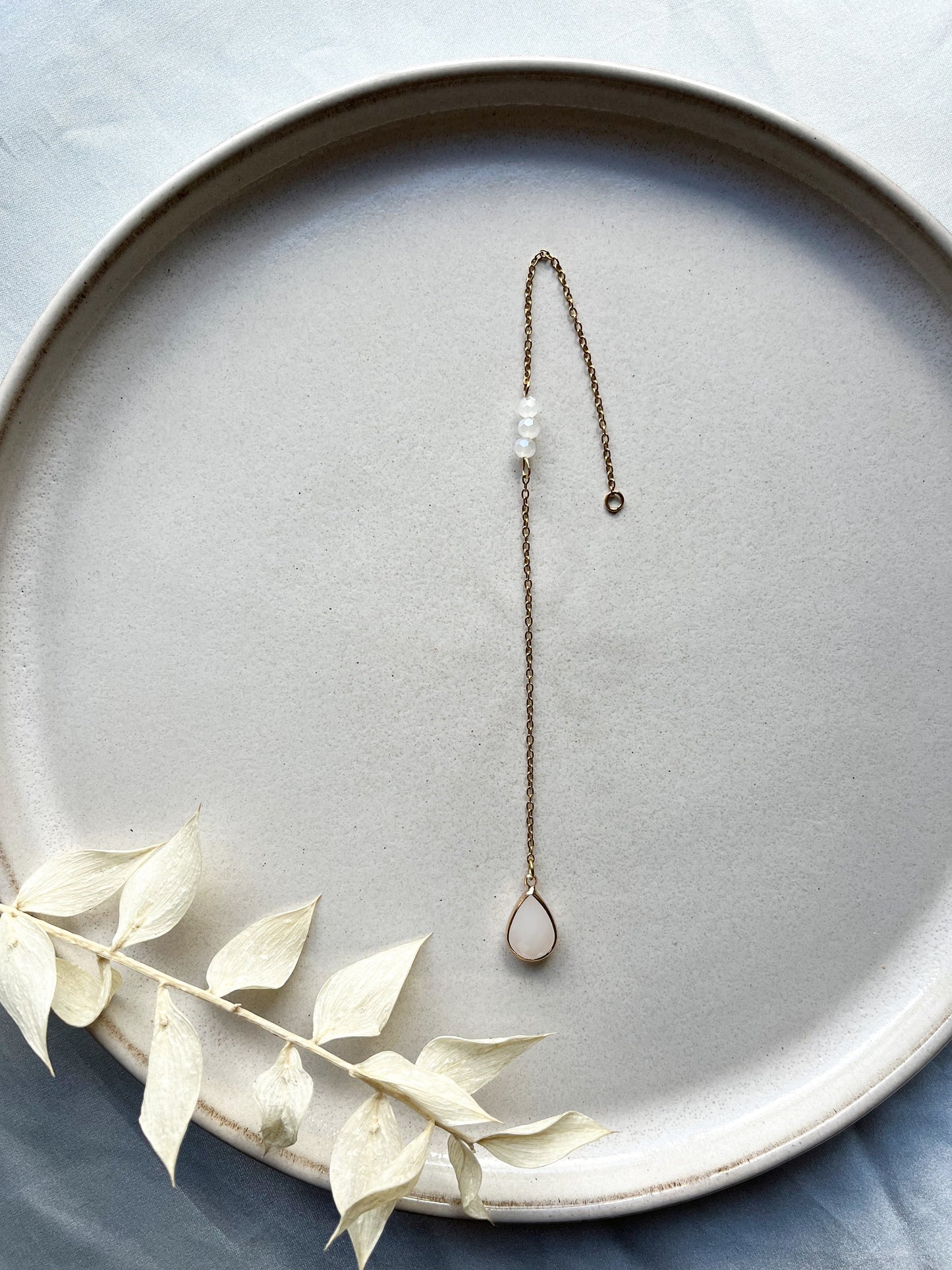 Rückenkette für die Braut – Vergoldet mit Tropfenanhänger & Perlen | Handgefertigter Brautschmuck