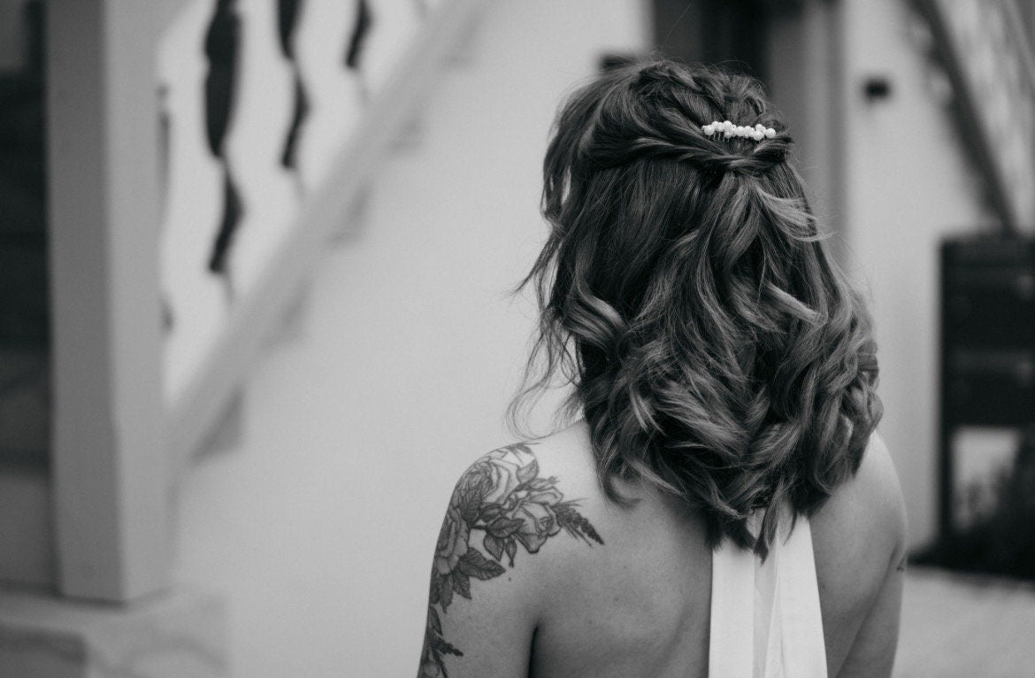 Zarter Braut Perlenhaarkamm – Haarschmuck zur Hochzeit in Gold , Roségold oder Silber | Eleganter Kamm mit Perlen für die Brautfrisur