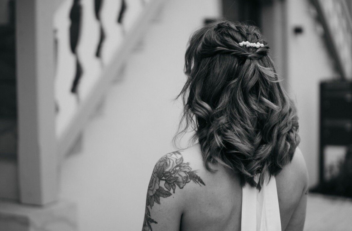 Zarter Braut Perlenhaarkamm – Haarschmuck zur Hochzeit in Gold , Roségold oder Silber | Eleganter Kamm mit Perlen für die Brautfrisur