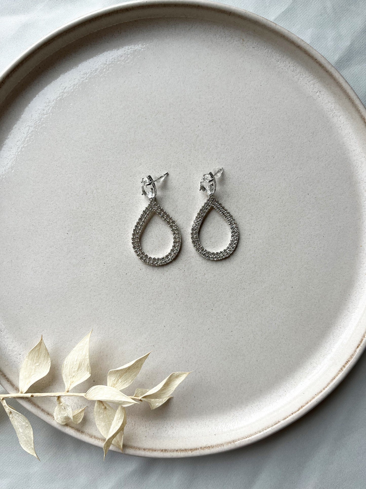 Glitzernde Brautohrringe – Tropfenohrringe mit Zirkoniasteinen & Glasstein | Edelstahl in Gold oder Silber