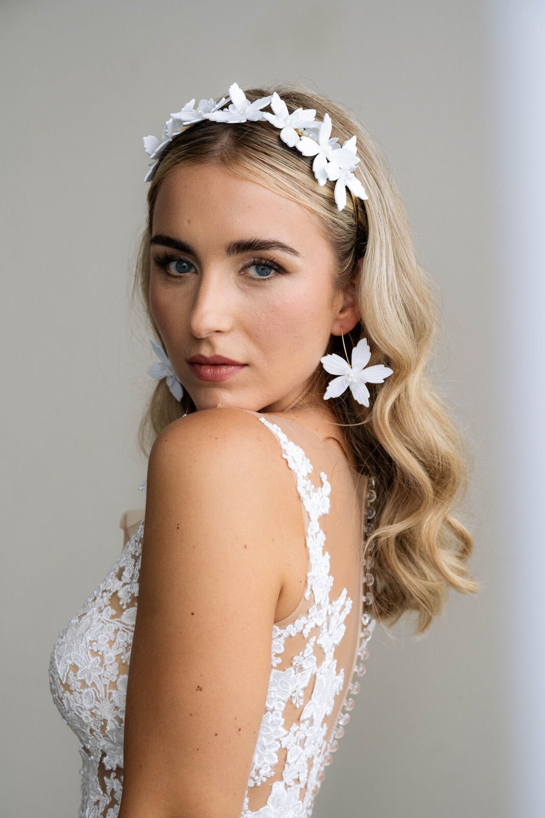 Blüten- Haarreif - Statement-  als Brautschmuck, zur Hochzeit, Haarschmuck, Glasperlen, Florale Brautaccessoires