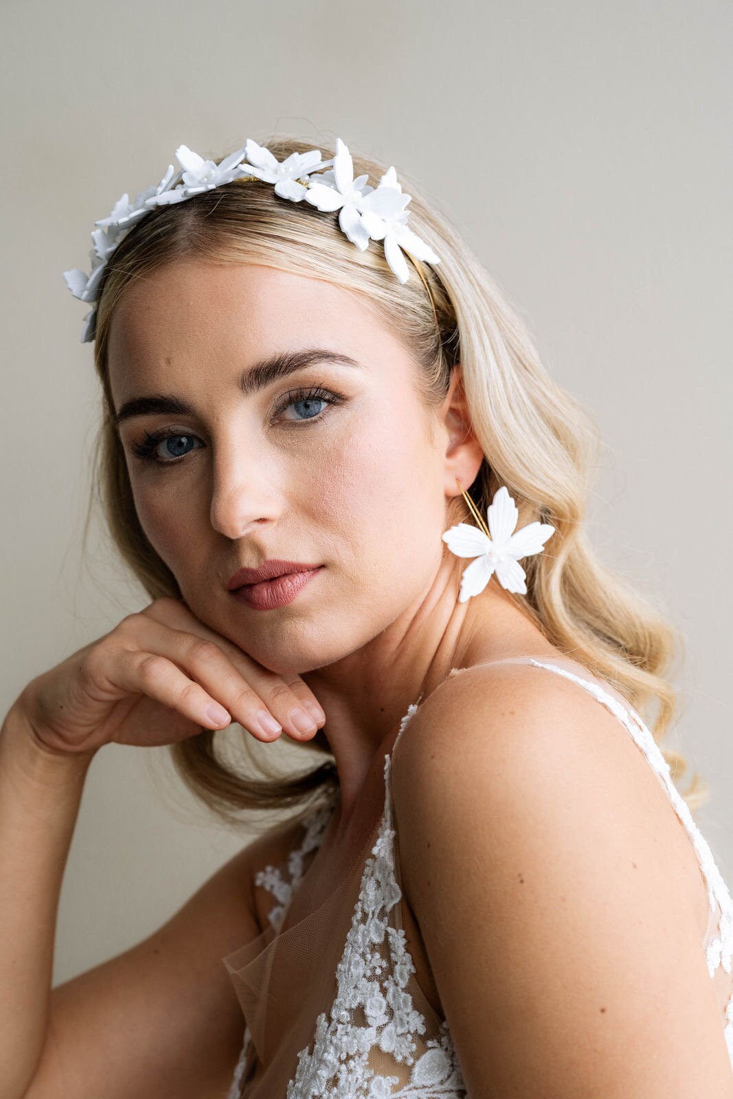 Blüten- Haarreif - Statement-  als Brautschmuck, zur Hochzeit, Haarschmuck, Glasperlen, Florale Brautaccessoires