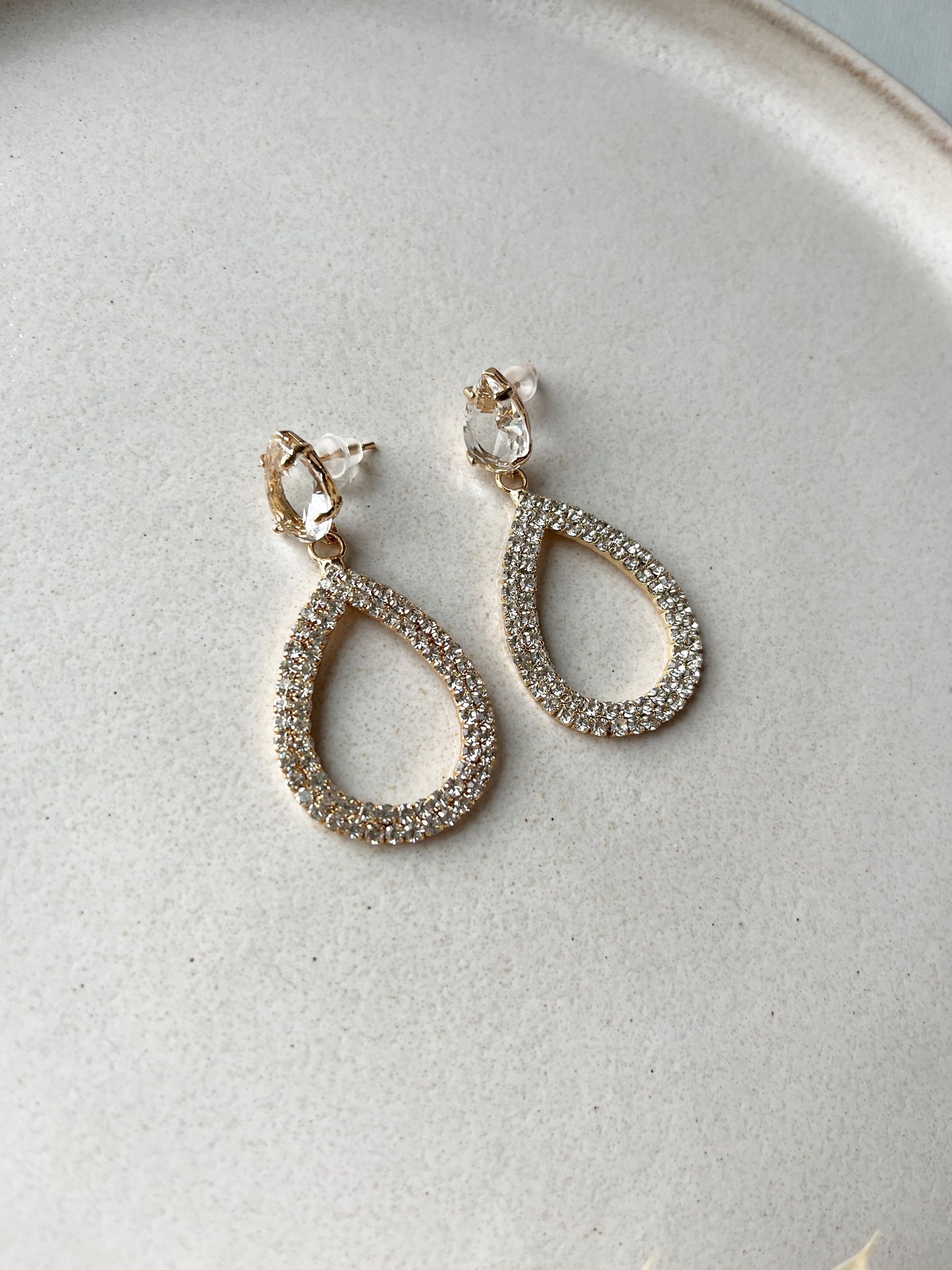 Glitzernde Brautohrringe – Tropfenohrringe mit Zirkoniasteinen & Glasstein | Edelstahl in Gold oder Silber