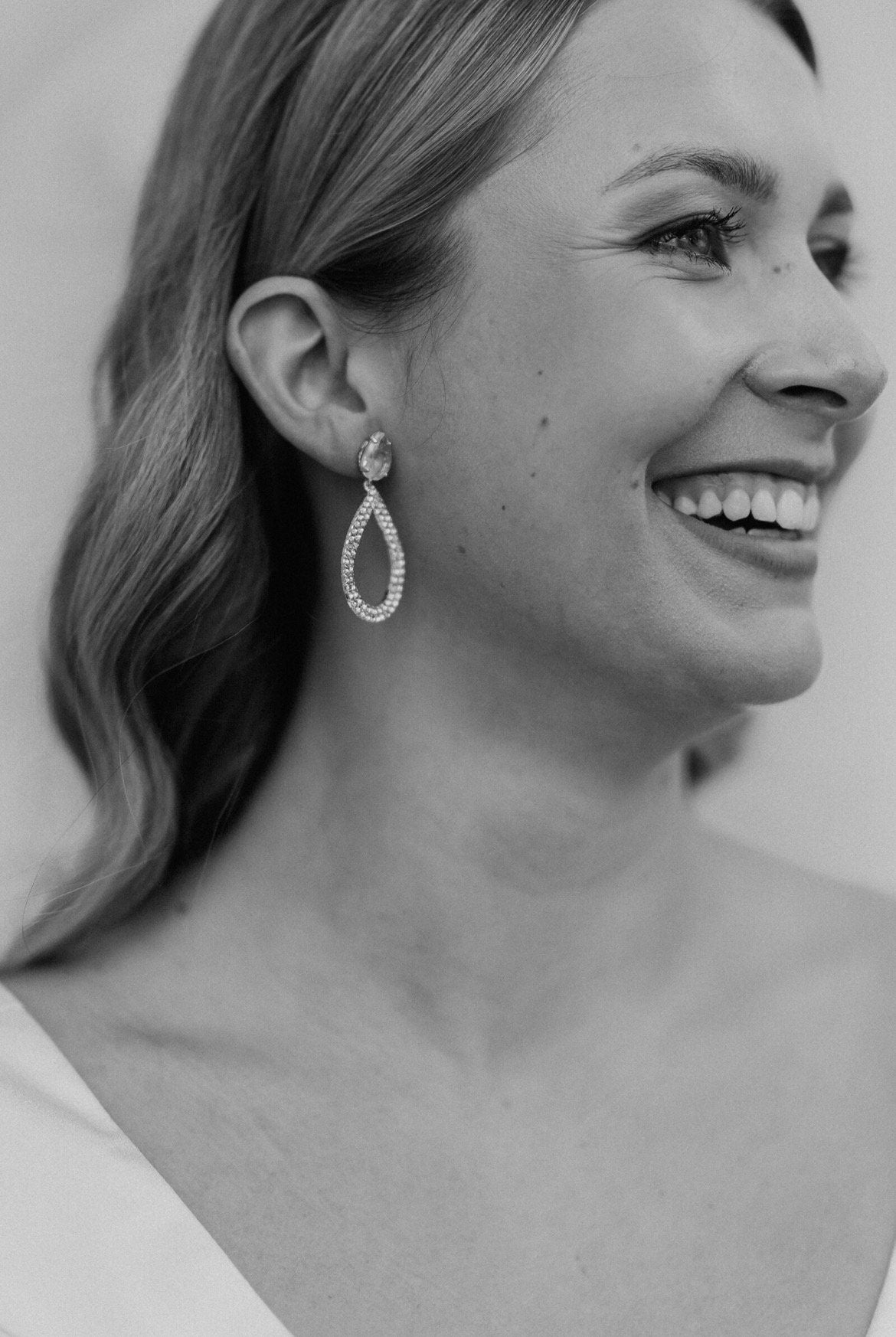 Glitzernde Brautohrringe – Tropfenohrringe mit Zirkoniasteinen & Glasstein | Edelstahl in Gold oder Silber