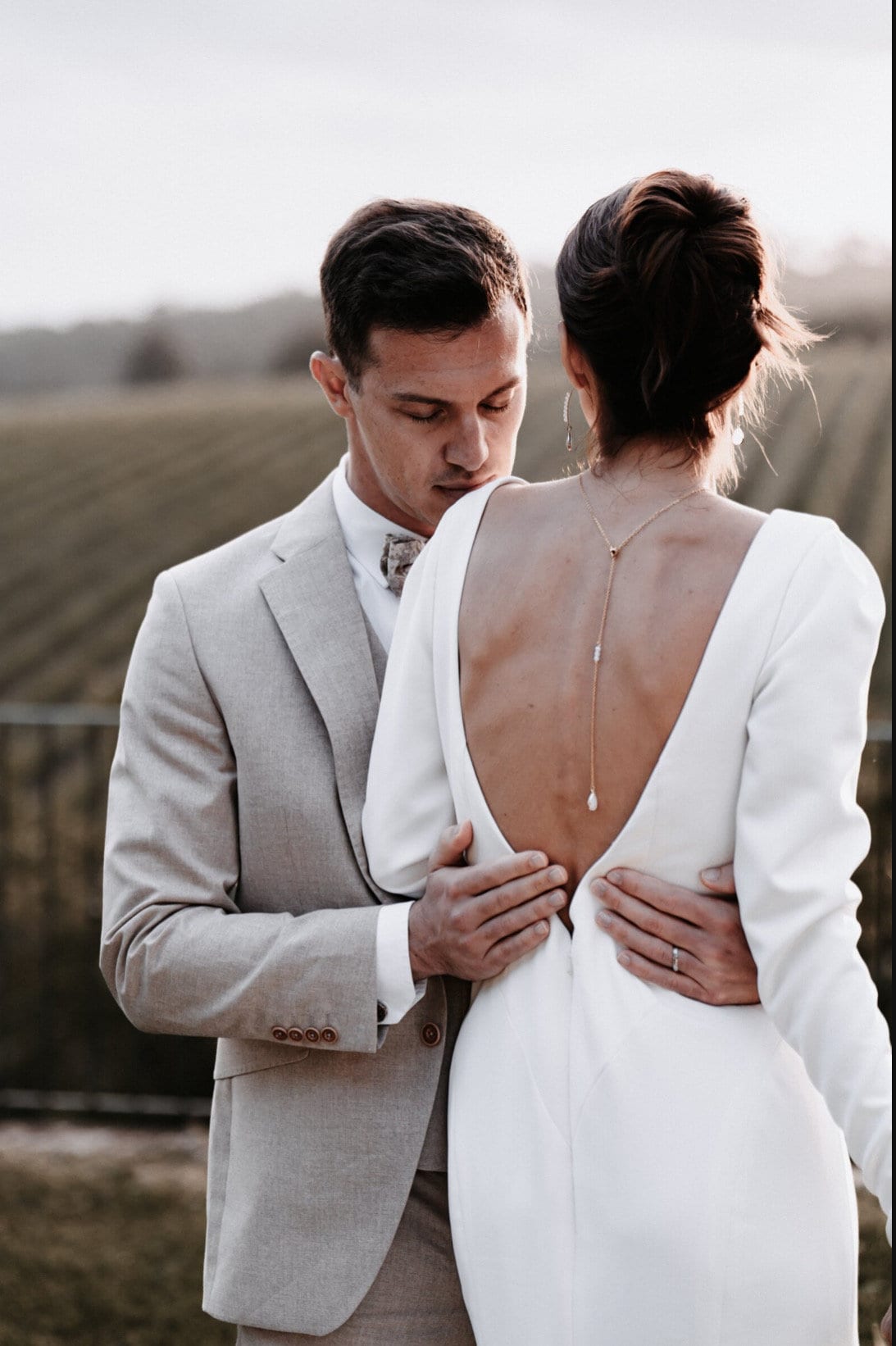 Rückenkette für die Braut – Vergoldet mit Tropfenanhänger & Perlen | Handgefertigter Brautschmuck