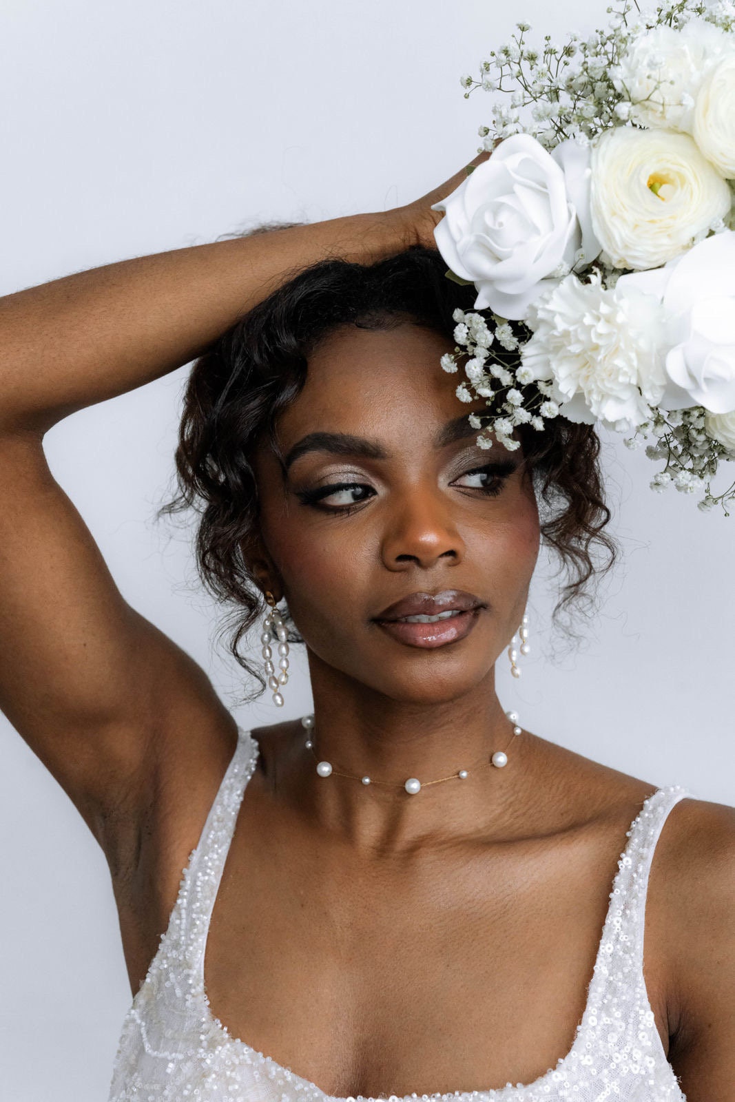 Zarter Perlenkette Choker für die Braut – Eleganter Brautschmuck in Gold mit passenden Rückenschmuck