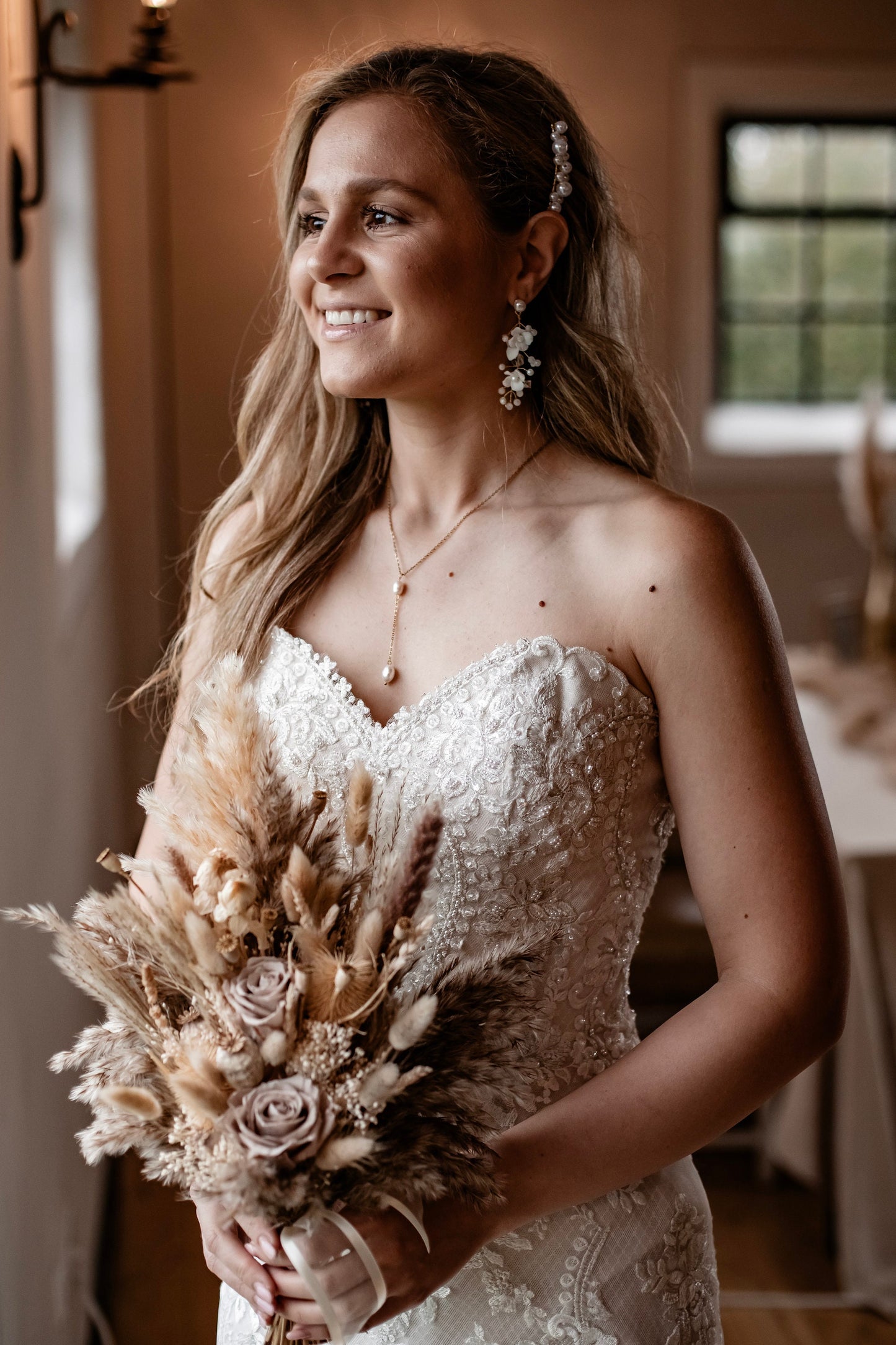Florale Brautohrringe – Zarter Blütenschmuck mit Keramikblüten & Glasperlen in Gold oder Silber