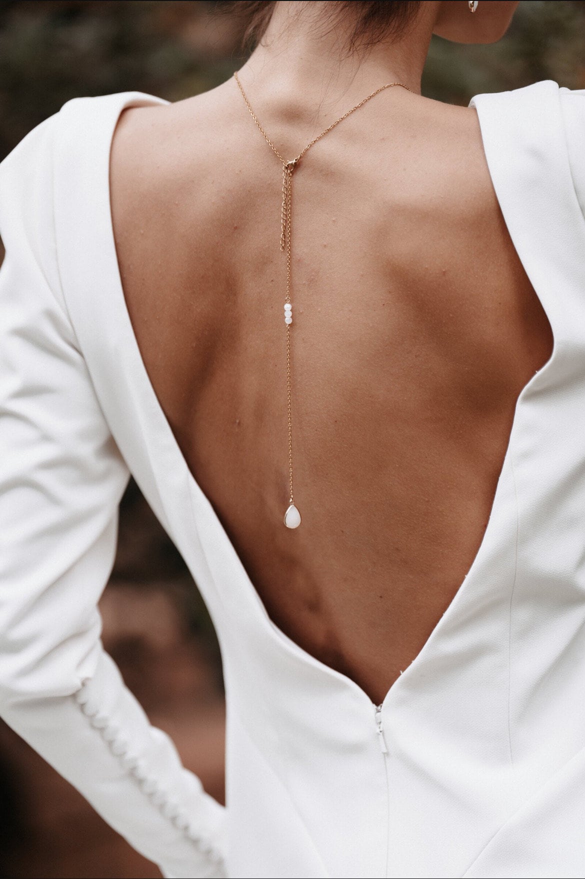 Rückenkette für die Braut – Vergoldet mit Tropfenanhänger & Perlen | Handgefertigter Brautschmuck