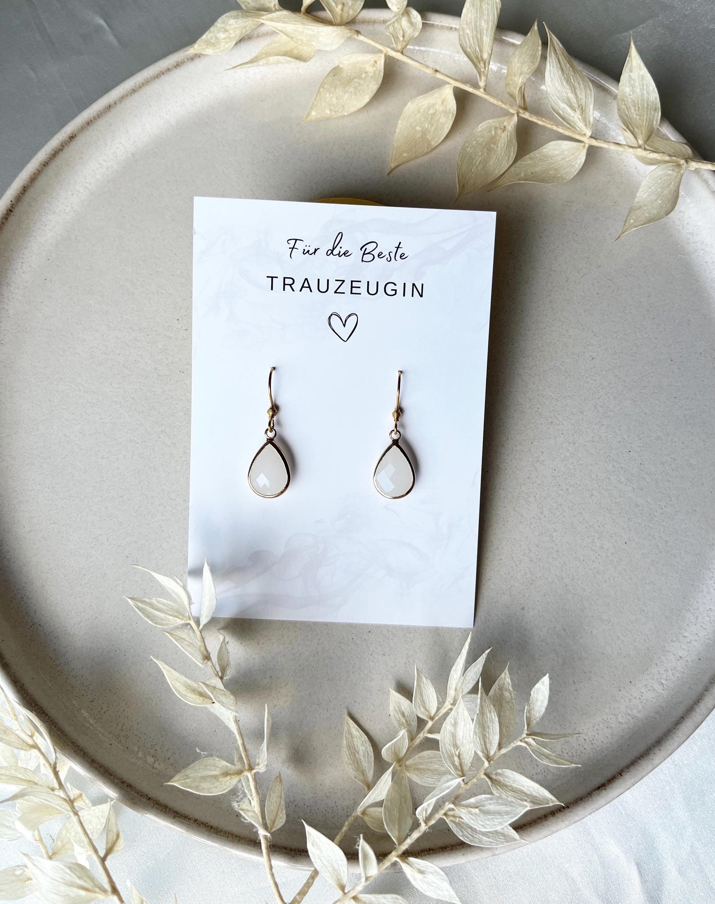 Kleine Tropfenohrringe Geschenk Trauzeugin – Handgefertigte Ohrringe aus Edelstahl mit Glastropfen | In Gold, Silber oder Roségold