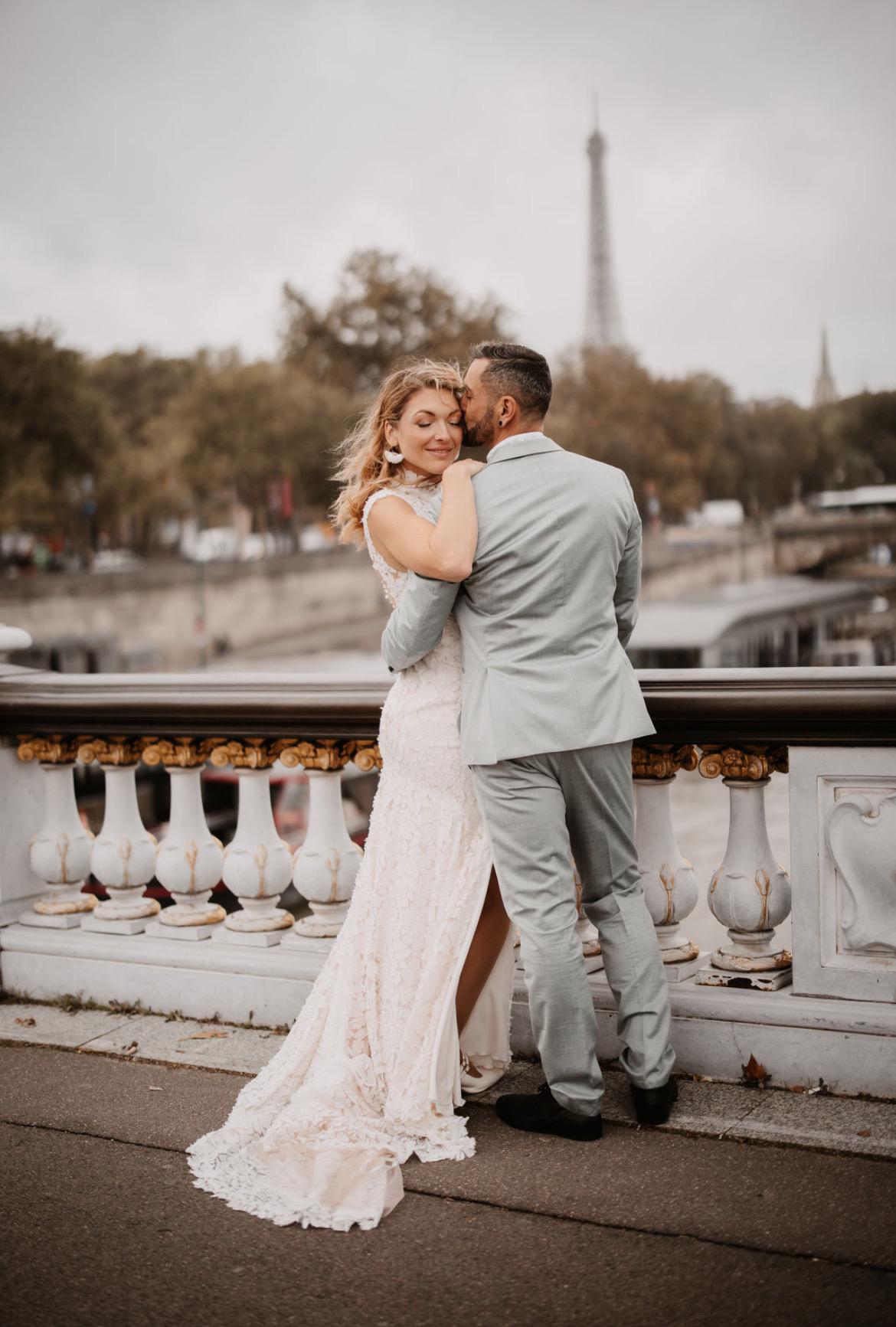 Florale Brautohrringe – Weiß & Gold | Handgefertigt & modern romantisch