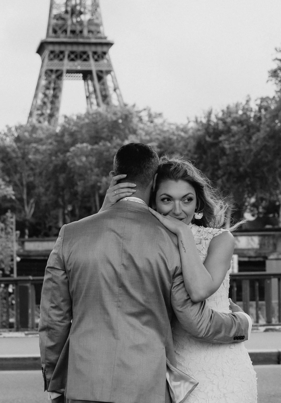 Florale Brautohrringe – Weiß & Gold | Handgefertigt & modern romantisch