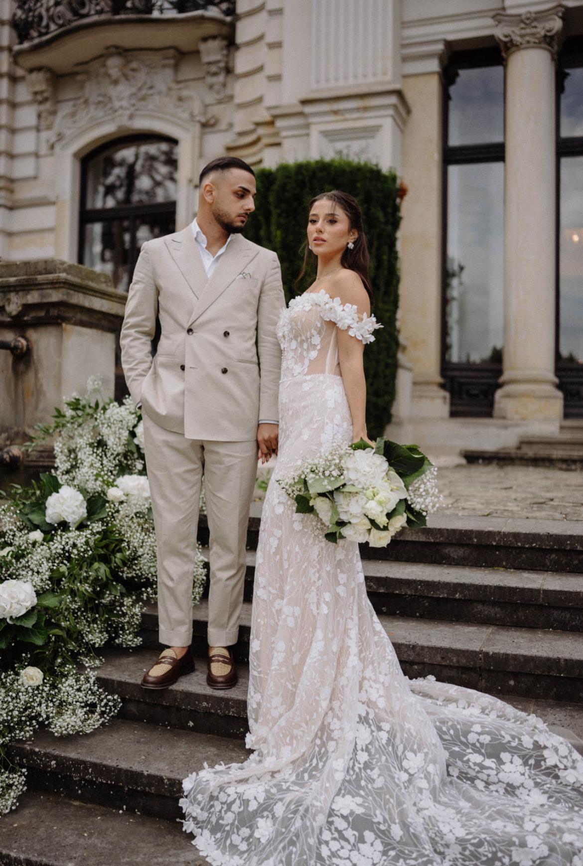Wandelbare Brautohrringe mit Blüte & Süßwasserperle – Goldfarbene Edelstahlstecker | 2-in-1 Design für Hochzeit & besondere Anlässe