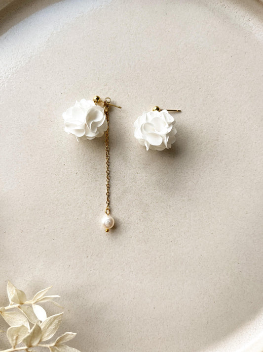 Wandelbare Brautohrringe mit Blüte & Süßwasserperle – Goldfarbene Edelstahlstecker | 2-in-1 Design für Hochzeit & besondere Anlässe