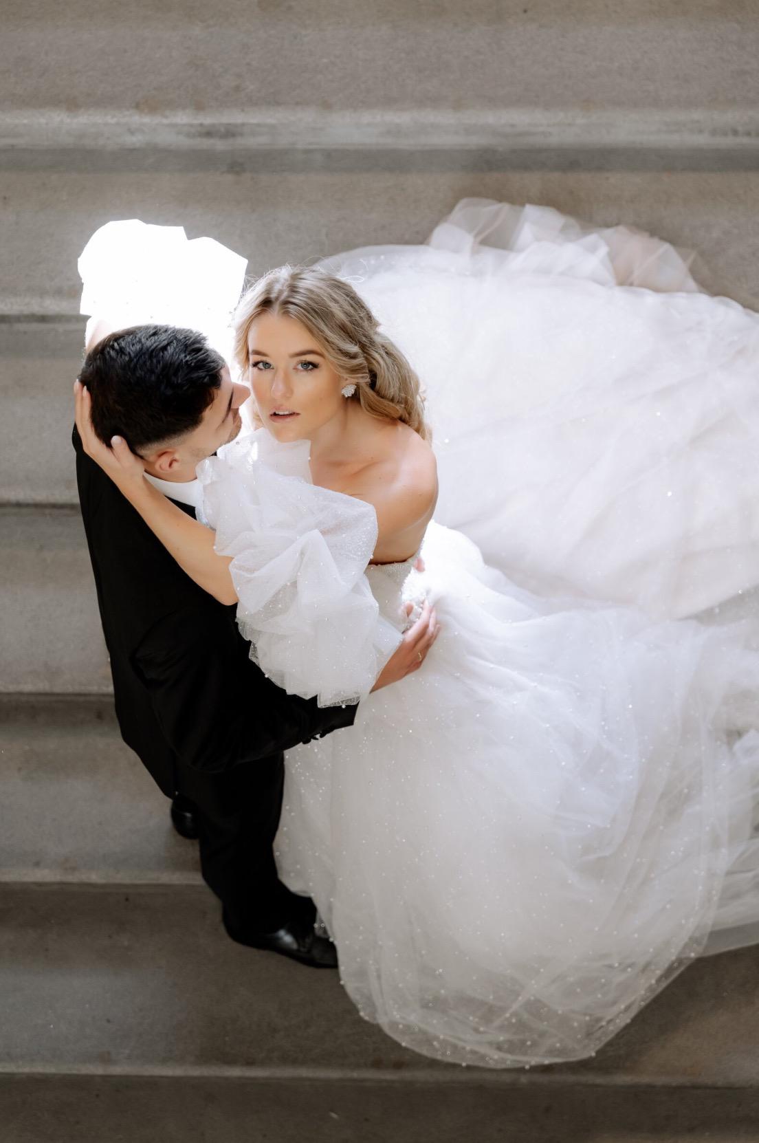 Runde weiße Ohrringe – elegante Glasperlen Ohrstecker aus Edelstahl