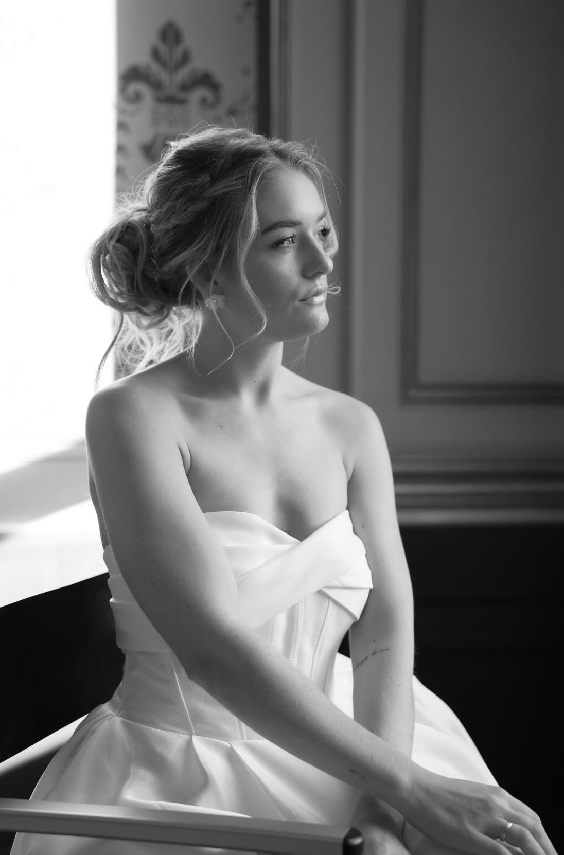 Runde weiße Ohrringe – elegante Glasperlen Ohrstecker aus Edelstahl