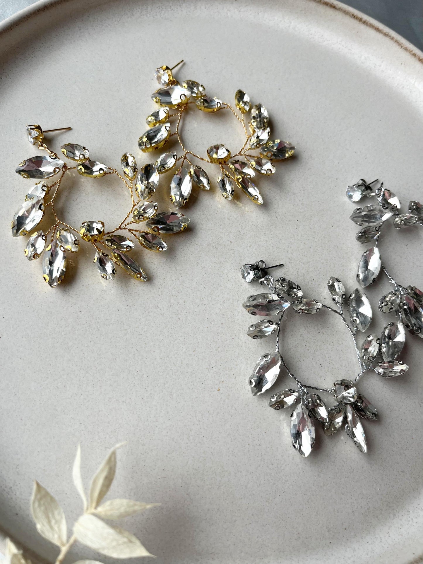 Statement-Ohrringe mit Strasssteinen – Gold oder Silber | Handgefertigt aus Edelstahl